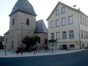 Ins Blickfeld der Feuerthaler Bürger geriet die Dorfkirche in der Bürgerversammlung. Zum einen sind Reparaturen am Dach nötig, zum anderen muss die Orgel saniert werden.Gerd Schaar