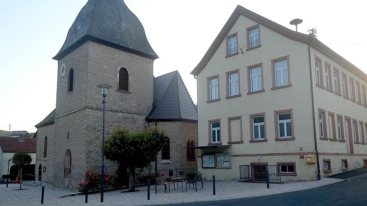 Ins Blickfeld der Feuerthaler Bürger geriet die Dorfkirche in der Bürgerversammlung. Zum einen sind Reparaturen am Dach nötig, zum anderen muss die Orgel saniert werden.Gerd Schaar