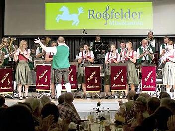 Die "Roßfelder Musikanten" begeisterten bei ihrem Herbstfest in Bad Rodach. Foto: privat