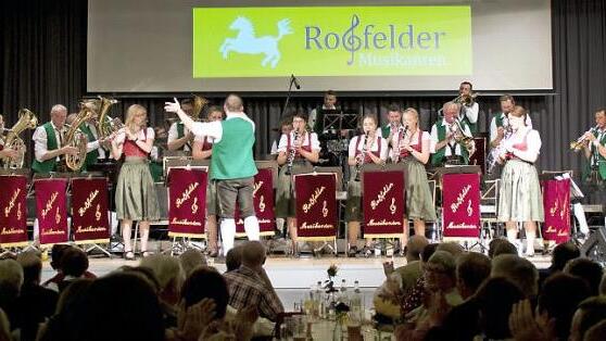Die "Roßfelder Musikanten" begeisterten bei ihrem Herbstfest in Bad Rodach. Foto: privat