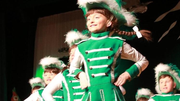 Die Micke-Garde zeigt ihren Gardetanz. Foto: Jürgen Gärtner