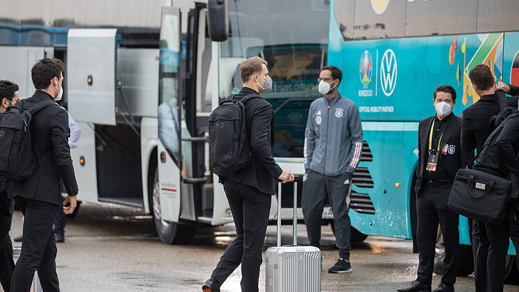 Ankunft der Fußball-Nationalmannschaft am Flughafen