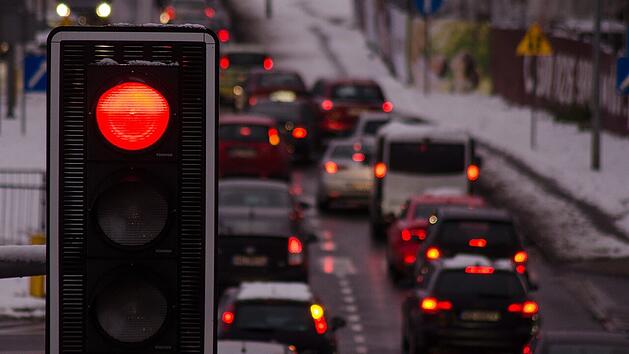 Auch bei einer defekten Ampel muss zunächst gewartet werden.