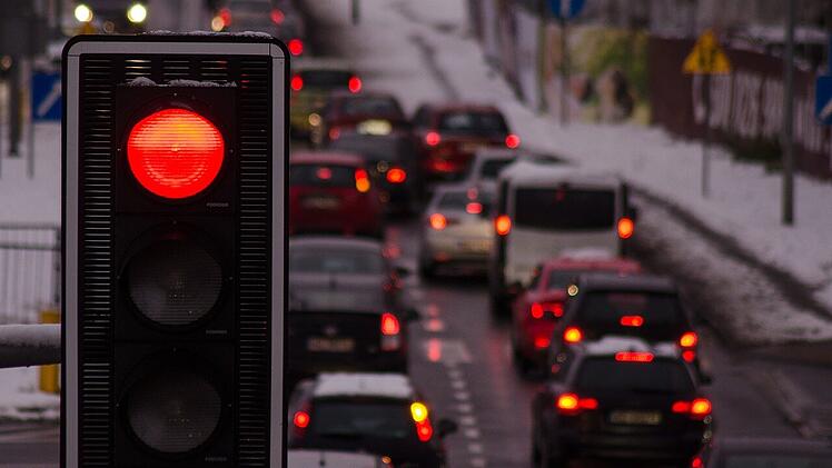 Auch bei einer defekten Ampel muss zunächst gewartet werden.