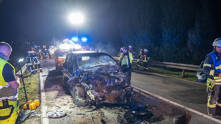 Auto kracht in Traktor-Gespann bei Oberhaid