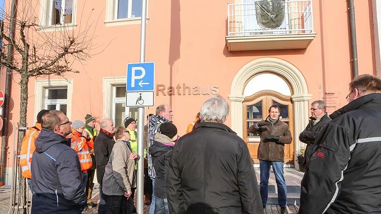 Verkehrsschau in Stadtsteinach: Wie lassen sich gefährliche Situationen entschärfen? Foto: Brbara Herbst