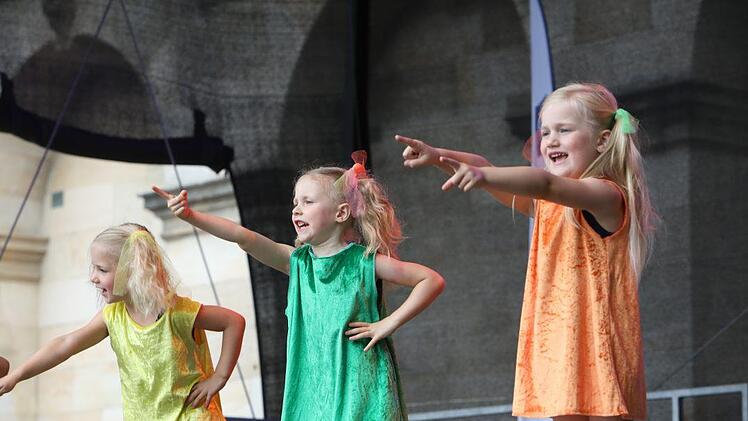 Impressionen vom Sonntagsprogramm auf der Showbühne. Foto: Barbara Herbst