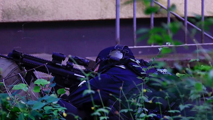 SEK-Einsatz nach Knallger&auml;uschen: Mann verschanzt sich in Wohnung