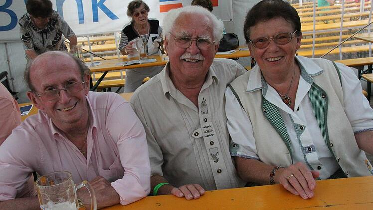 Edgar Feßler zusammen mit Gerda und Martin Korte (von links)