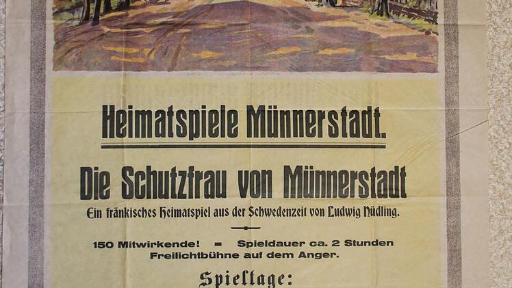 Dieses Plakat aus dem Jahr 1928 ist erhalten geblieben. Im zweiten Jahr des Heimatspiels gab es bereits acht Auff&uuml;hrungen.  Foto: Thomas Malz