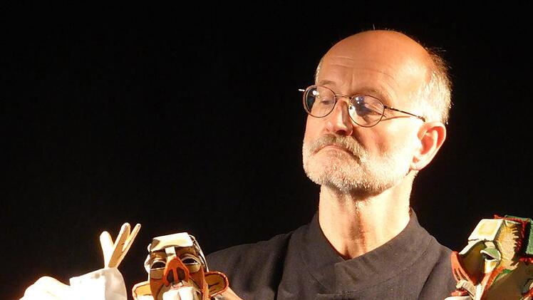 Faust und Mephisto eine Hand. Martin Menner