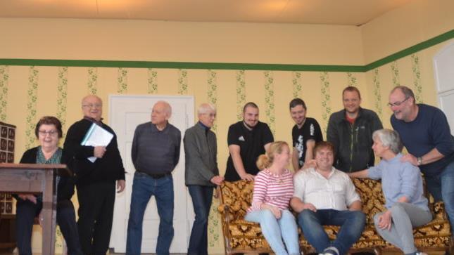 Noch wird fleißig geprobt bei der Theatergruppe Neuses.  K.- H. Hofmann