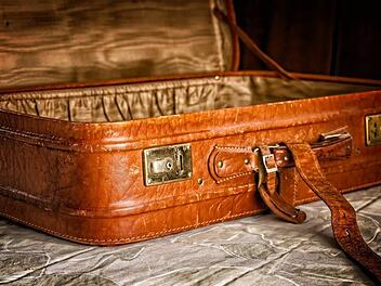 In Unterfranken hat ein Koffer f&uuml;r Aufsehen gesorgt. Ein Hausmeister hatte das herrenlose Gep&auml;ckst&uuml;ck im Pausenhof gefunden. Nun wird der Besitzer gesucht. Symbolbild: Tama66/pixabay.com