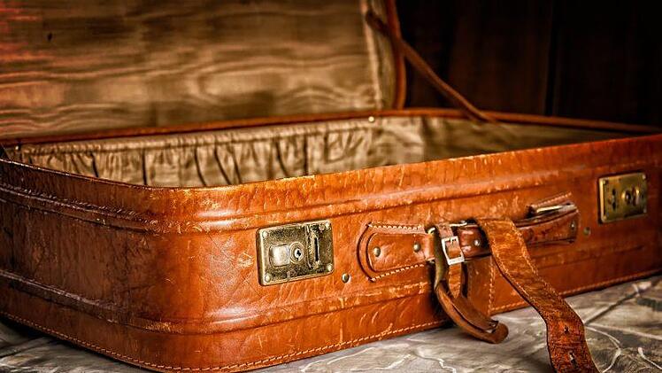 In Unterfranken hat ein Koffer f&uuml;r Aufsehen gesorgt. Ein Hausmeister hatte das herrenlose Gep&auml;ckst&uuml;ck im Pausenhof gefunden. Nun wird der Besitzer gesucht. Symbolbild: Tama66/pixabay.com