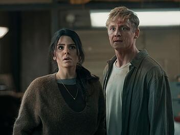 Olivia (Ruby O. Fee) und Tim (Matthias Schweighöfer) sind plötzlich Gefangene in ihrer eigenen Wohnung.