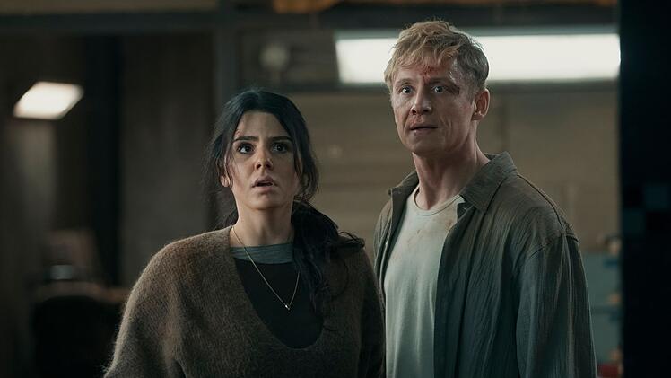 Olivia (Ruby O. Fee) und Tim (Matthias Schweighöfer) sind plötzlich Gefangene in ihrer eigenen Wohnung.