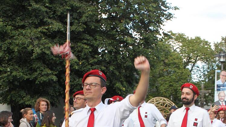 Der Fanfarenzug gab den Takt vor.Popp