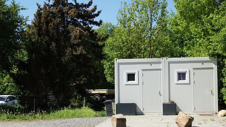 Am Parkplatz kommen noch einmal Container dazu.Foto: Arkadius Guzy
