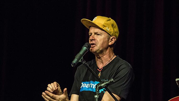 Wortakrobat Willy Astor wurde bei seinem Coburg-Gastspiel vom Publikum gefeiert.Foto: Jochen Berger