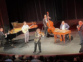Roby Lakatos und Band  legten erst nach der Pause so richtig los.