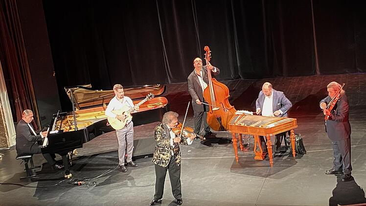 Roby Lakatos und Band  legten erst nach der Pause so richtig los.