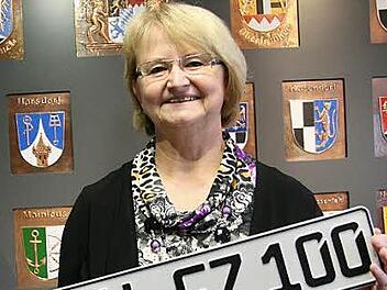 Erika Ohnemüller erinnert sich gern an ihre Zeit in der Führerscheinstelle des Landratsamts. Fotos: Sonja Adam