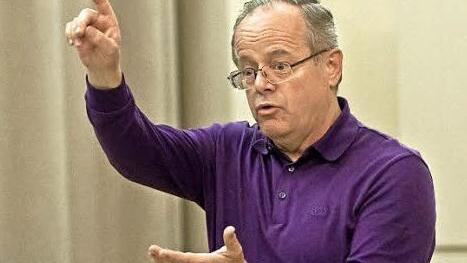 Chorleiter Marius Popp bei der Probenarbeit. Seit 2006 leitet Kronachs Dekanatskantor den Konzertchor Coburg Sängerkranz. Foto: Jochen Berger