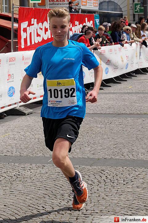 Weltkulturerbelauf 2017 in Bamberg: Der Zieleinlauf am Maxplatz