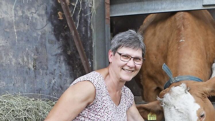 Marion Warmuth, wo sie sich sehr gerne aufhält: im Stall mit ihren Tieren  Foto: Barbara Herbst