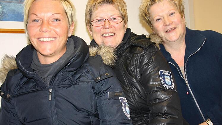 Die können lachen: Stefanie Stockmeyer, Doris Vogel und Doris Jäger sind sehr nett - solange ihr Gegenüber sich an die Parkregeln hält.