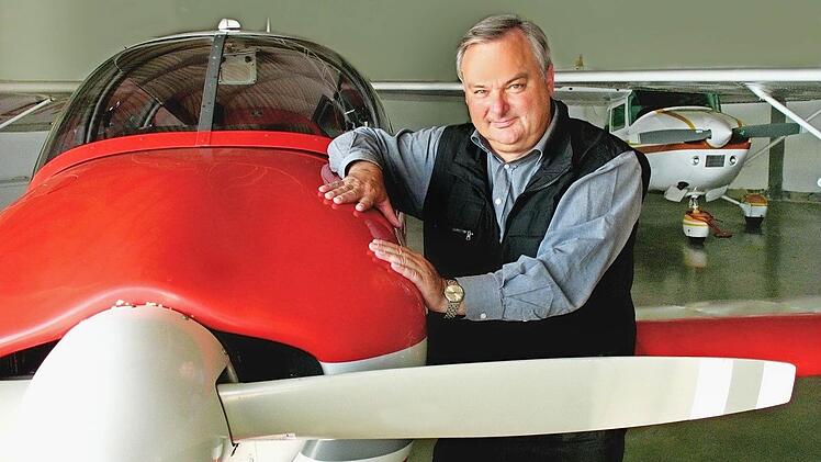 "Fliegen ist eine Sucht", sagt Norbert Reichel , der in Coburg und Kulmbach (Filiale) eine Flugschule betreibt.