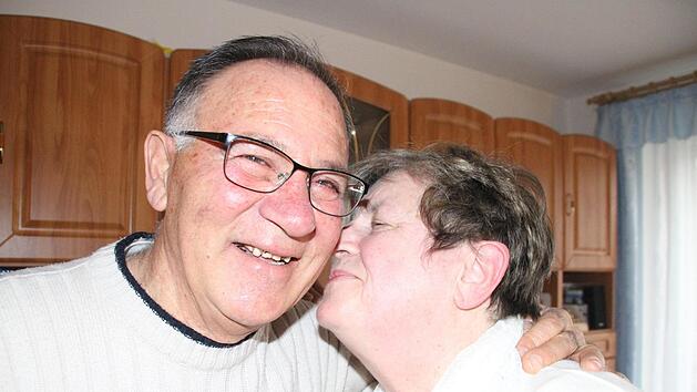 Ella und Francesco Avella lieben sich. Seit 50 Jahren. Sieht man.  Foto: Michael Busch