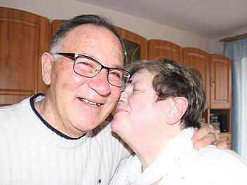 Ella und Francesco Avella lieben sich. Seit 50 Jahren. Sieht man.  Foto: Michael Busch