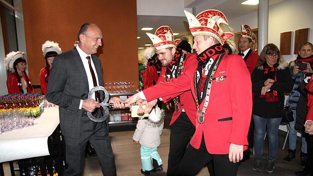 Daniel Wei&szlig; und Matthias Petsch h&auml;tten gern den Schl&uuml;ssel  zum Weisendorfer Rathaus.