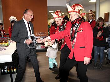 Daniel Weiß und Matthias Petsch hätten gern den Schlüssel  zum Weisendorfer Rathaus.