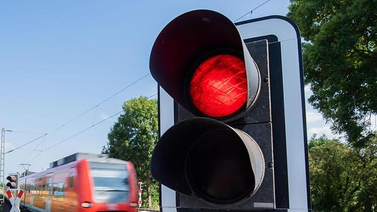 Mehr als die Hälfte der Bahnübergänge in Bayern ist unsicher