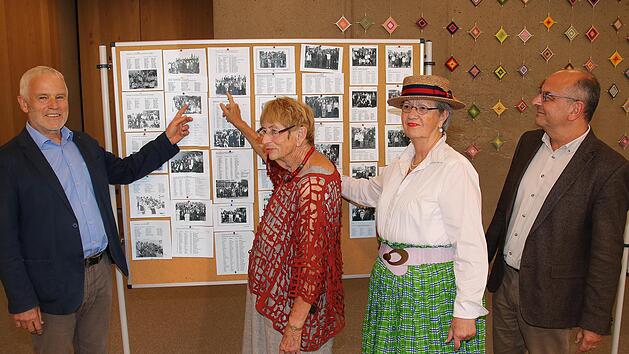 Zur Abschiedsfeier anlässlich der Auflösung der Berufsfachschule für Altenpflege konnte Georg Gißler, der Schulleiter des BBZ (rechts) auch seinen Vorgänger Harry Koch (ganz links), seine Vor-Vorgängerin Astrid Kron (rechts daneben) und die langjä...