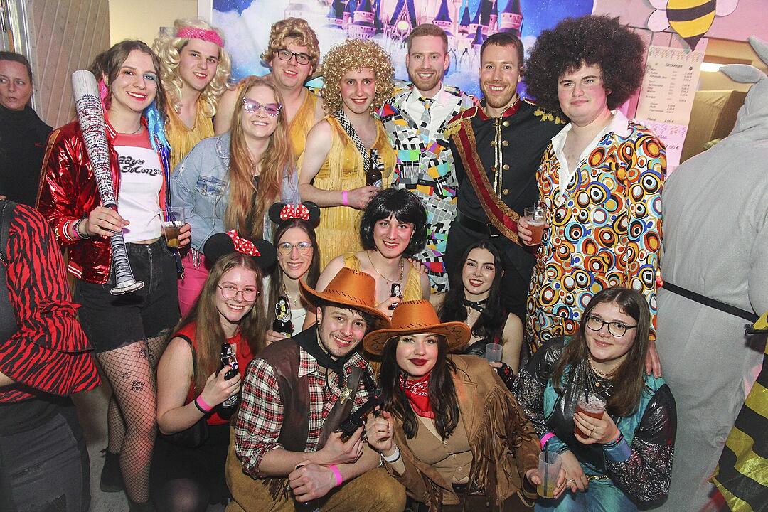 Super Stimmung beim Blütenfasching