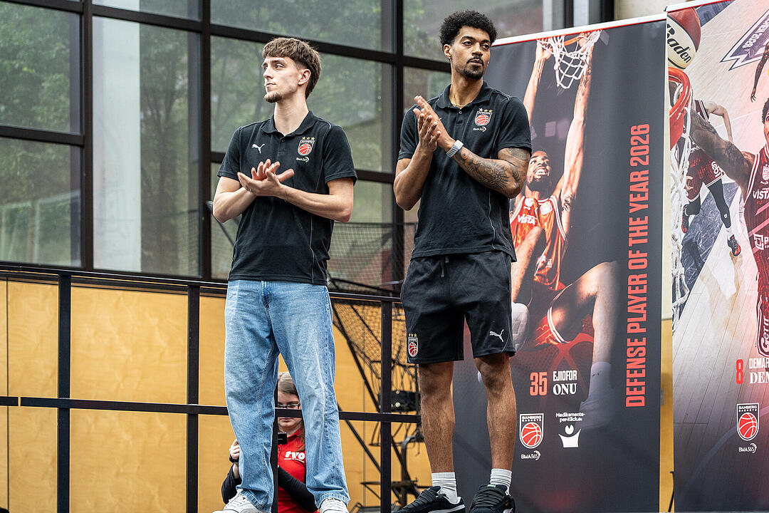Freak City feiert seine Pokal-Helden.