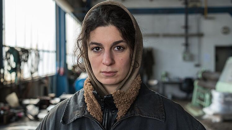 Natalia Kostava (Anano Makharadze) muss unter menschenunw&uuml;rdigen Bedingungen arbeiten.