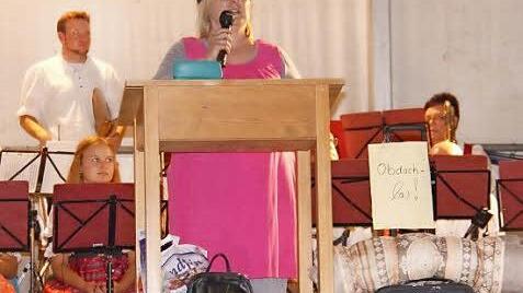 Kirchweihpredigerin Claudia Helmprobst nahm frei von der Leber so manches auf die Schippe.  Foto: privat