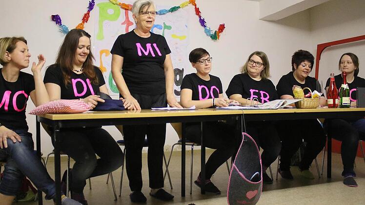 Was für eine Woche! Mit diesen Tagen (von links) Montag (Sabine Beckert), Dienstag (Melanie Seelmann), Mittwoch (Beate Klarmann), Donnerstag (Patricia Mück), Freitag (Claudia Partosch), Samstag (Daniela Schöpplein) und Sonntag (Maria Reitz) kann doch nichts mehr schief gehen.
