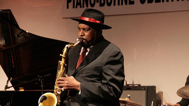 Gelassen im Hier und Jetzt: Gary Wiggins am Saxophon. Foto: Anja Vorndran