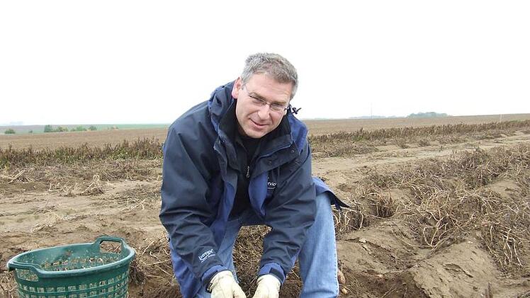 Der Landwirt Rainer Lesch gilt als Vorsitzender des Fördervereins "Bamberger Hörnla e.V. "zusammen mit seinen Mitstreitern als Bewahrer des Bamberger Hörnla. Foto: Antje Rosco