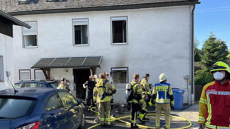 Feuer in Mehrfamilienhaus ausgebrochen