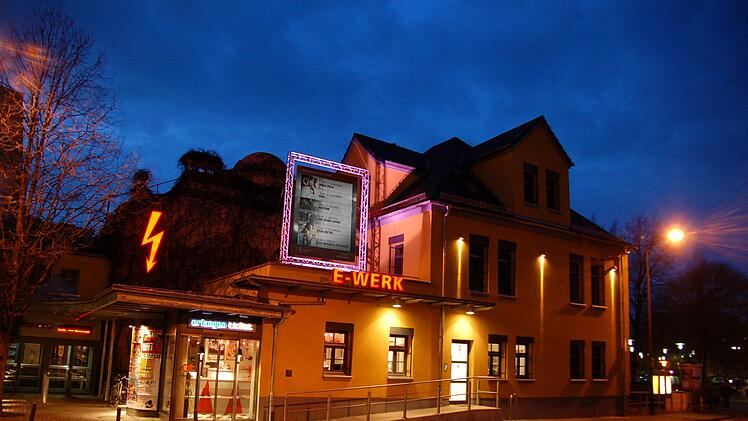 Das Kulturzentrum E-Werk in Erlangen ändert seine Corona-Regeln. Schon bald haben mit einigen Ausnahmen in der Location nur noch Geimpfte und Genesene Zutritt.