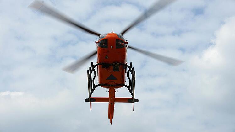 Wegen eines Rettungshubschraubers war die A3 zeitweise voll gesperrt. Foto: Marcus Brandt/dpa