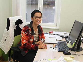 Petra Thaler hat in der ULF-Pfarrei den Job als Pfarrsekretärin übernommen. Derzeit wird das neue Büro nach dem sogenannten "Einheitsordnungsplan" eingeräumt. Das macht Vertretungen leichter. Foto: Sonny Adam