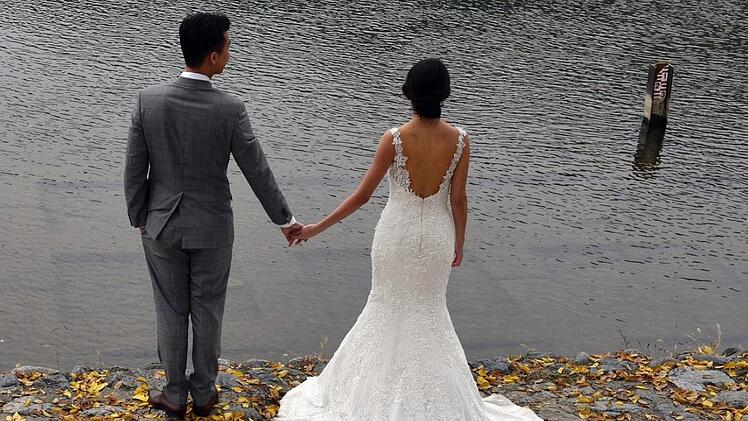 Mathematiker haben nach dem perfekte Alter zum Heiraten geforscht und sind tatsächlich auf einer Ergebnis gekommen. Symbolbild: Franck Robichon