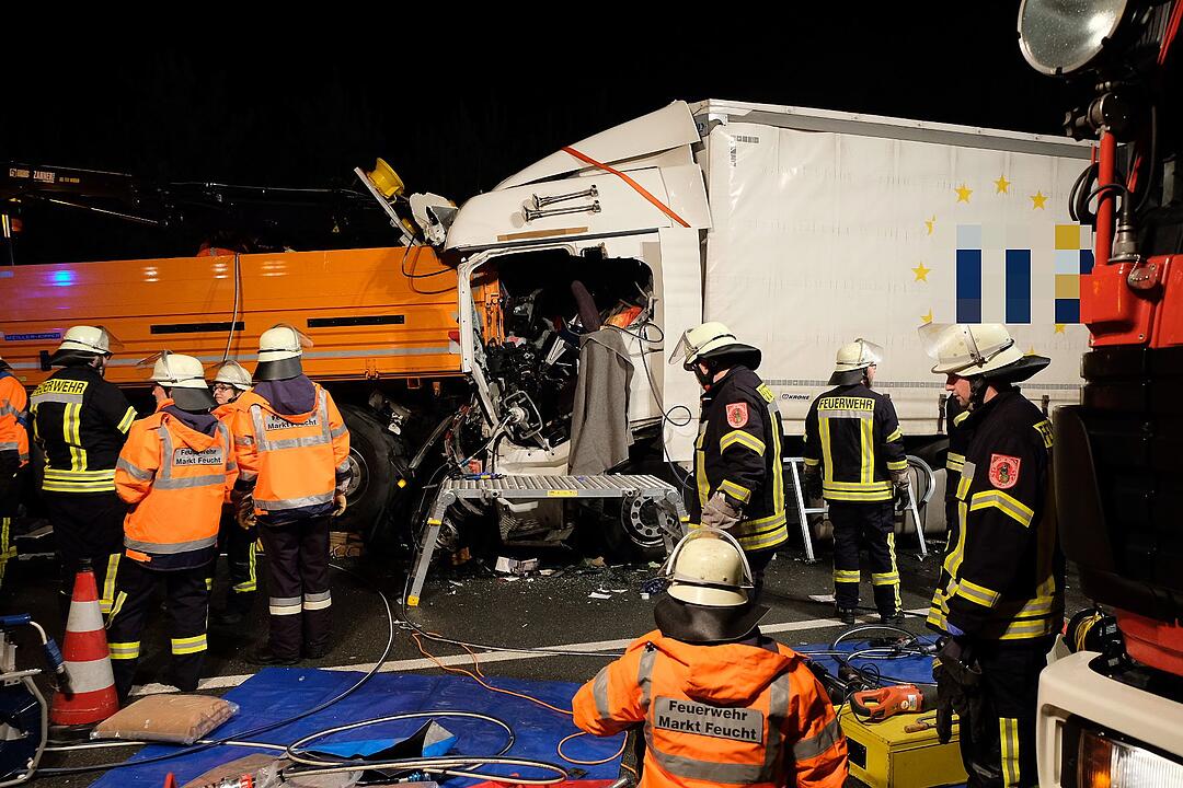 Schwerer Lkw-Unfall auf der A9 bei Nürnberg-Feucht: Fahrer eingeklemmt und lebensgefährlich verletzt